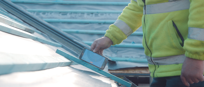 Housebuilders-Measuring-Roof-Phone